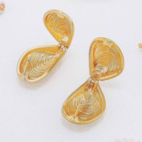 Golden Clam Seashell Inspired Earrings - Picture 2 of 6